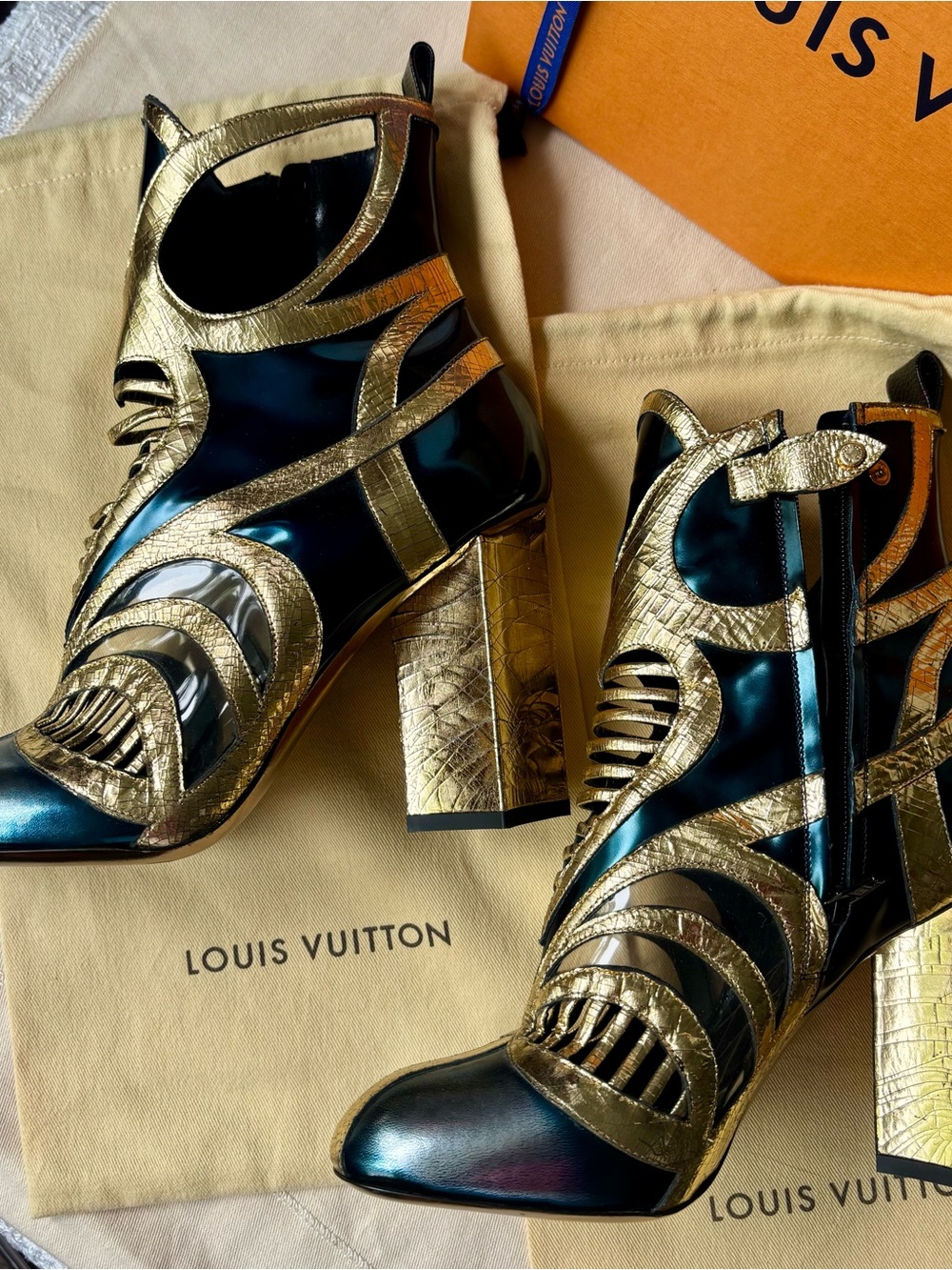 Louis Vuitton Queen Of Hearts Boots. 2015 Paris Runway Collection. Rare find. - Picture 2 of 12